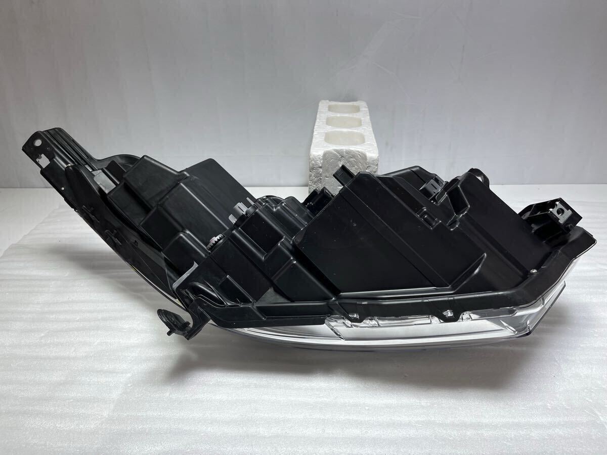 KK-5. ヴェゼル RU3 後期 ヘッドライト 左 左側 LED KOITO 100-62292