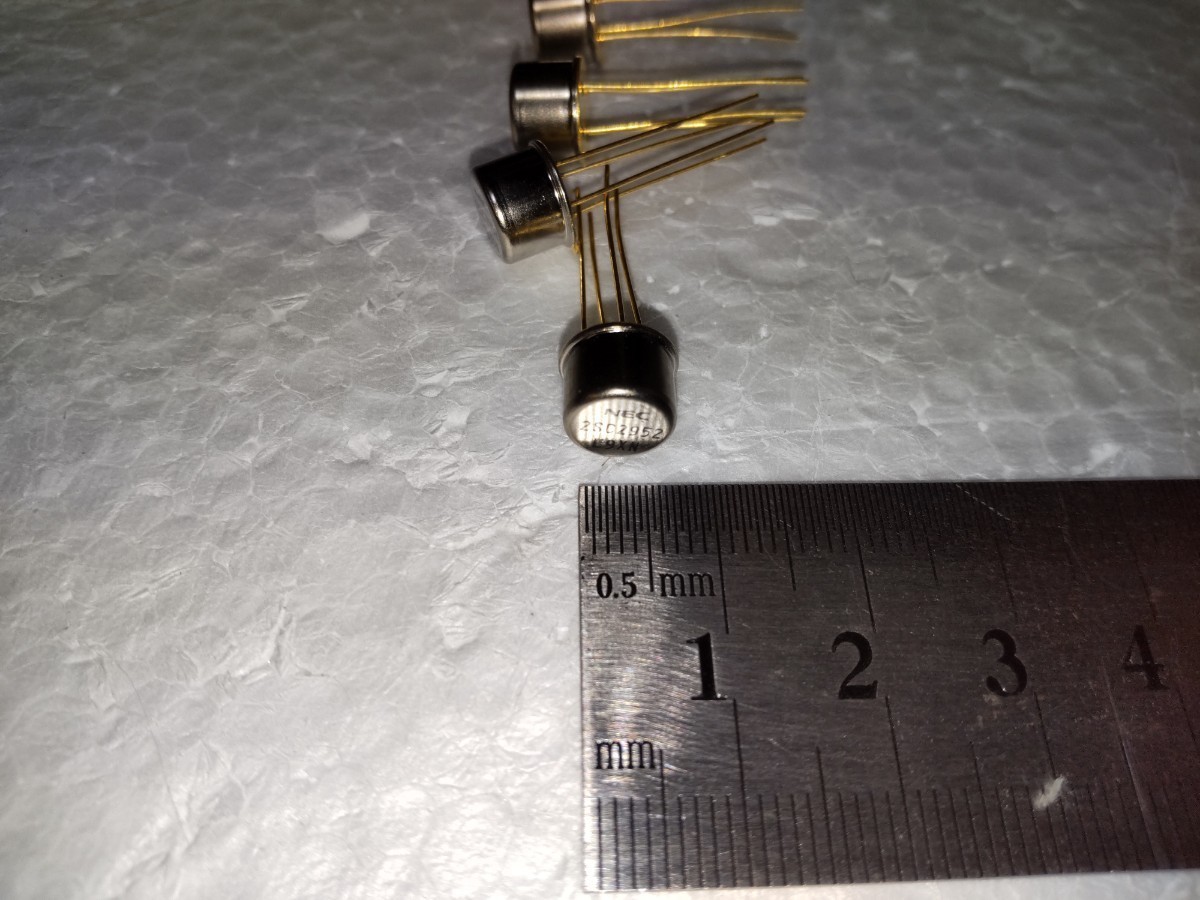 トランジスタ 2SC2952 4個セット 20V 250mA 5W hFE=80 NEC メタルキャン 金メッキ4本足 VHF UHF 高周波トランジスタ 未使用品_4