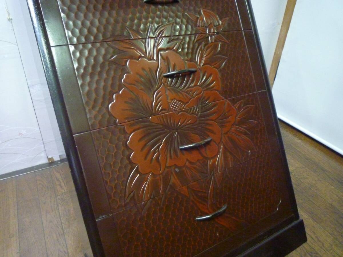 金正堂》 鎌倉彫り上開き四杯引小物箪笥 整理タンス 伝統工芸品ボタン