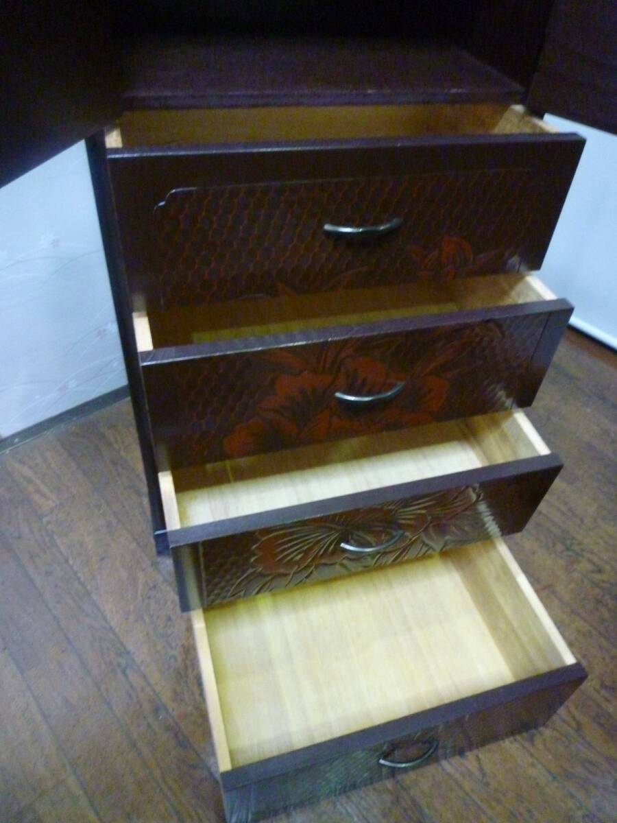 金正堂》 鎌倉彫り上開き四杯引小物箪笥 整理タンス 伝統工芸品ボタン