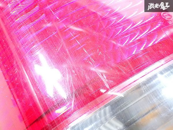 割れ無し!! トヨタ 純正 200系 ハイエース 1型 2型 3型 前期 中期 ハロゲン テールライト レンズ 左右セット KOITO 26-120 即納 棚P-2 ハイエース 200系 純正 フロント バンパー 純正サンバイザー