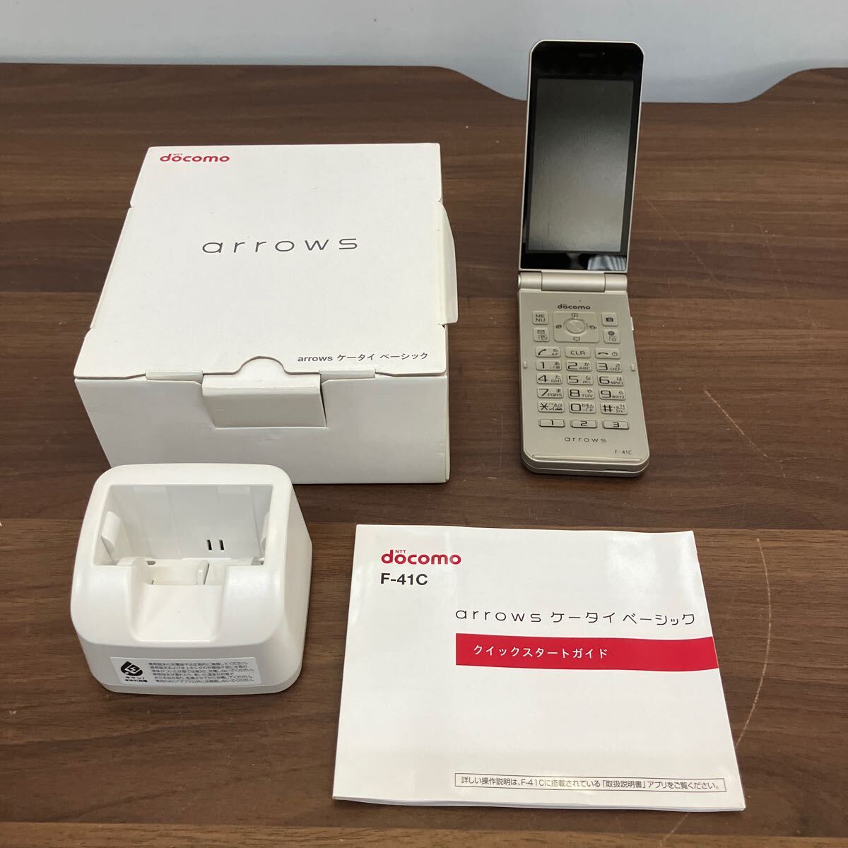 docomo ドコモ arrows F-41C ベーシック 携帯 電話 ガラケー ゴールド