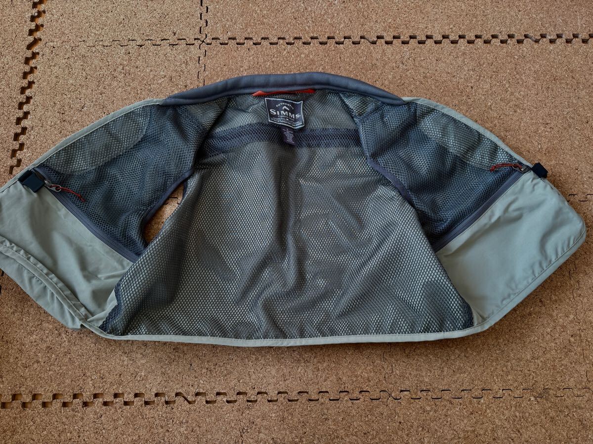 美品 SIMMS シムス フィッシングベスト ベージュ Mサイズ メッシュ 