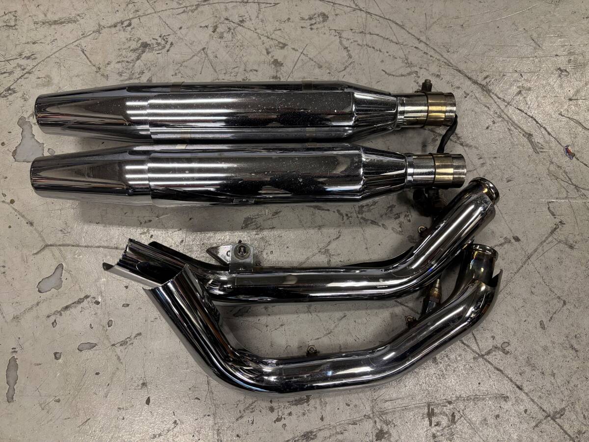 スポーツスター 純正マフラー XL'07-'13 サイレンサー ０７～１３年 64853-04 07～13 スポーツスター純正マフラー エキゾーストパイプセット 車検用に！ 64737-09 綺麗です XL883 XL1200 311206