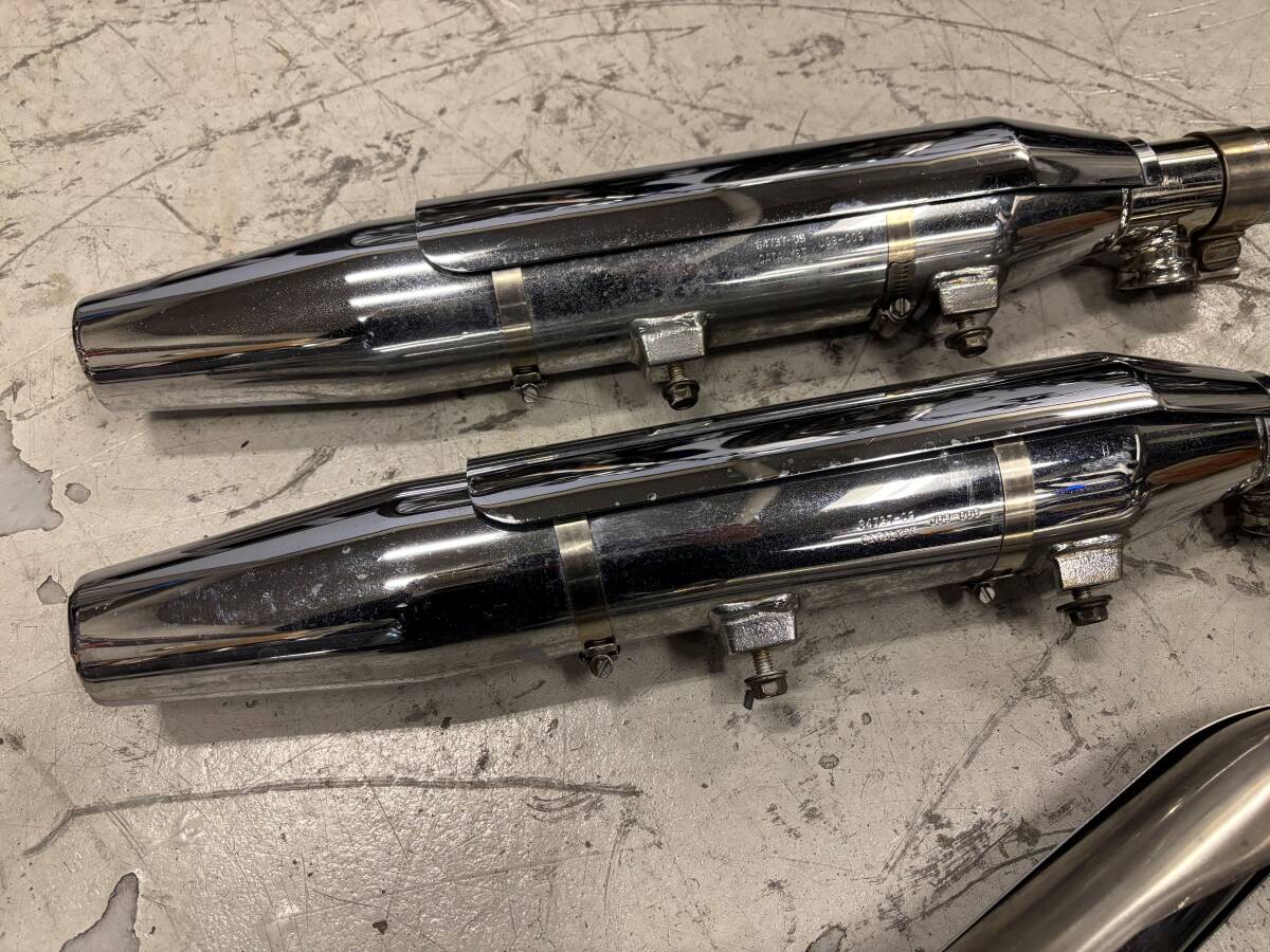 スポーツスター 純正マフラー XL'07-'13 サイレンサー ０７～１３年 64853-04 07～13 スポーツスター純正マフラー エキゾーストパイプセット 車検用に！ 64737-09 綺麗です XL883 XL1200 311206