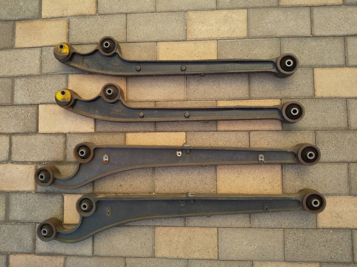 【全国送料無料】ジムニー新品偏芯ブッシュ 前後アーム ４本JB23JB43 中古 JB23 ジムニー 前後アームセット 偏芯ブッシュ圧入済 ジムニー