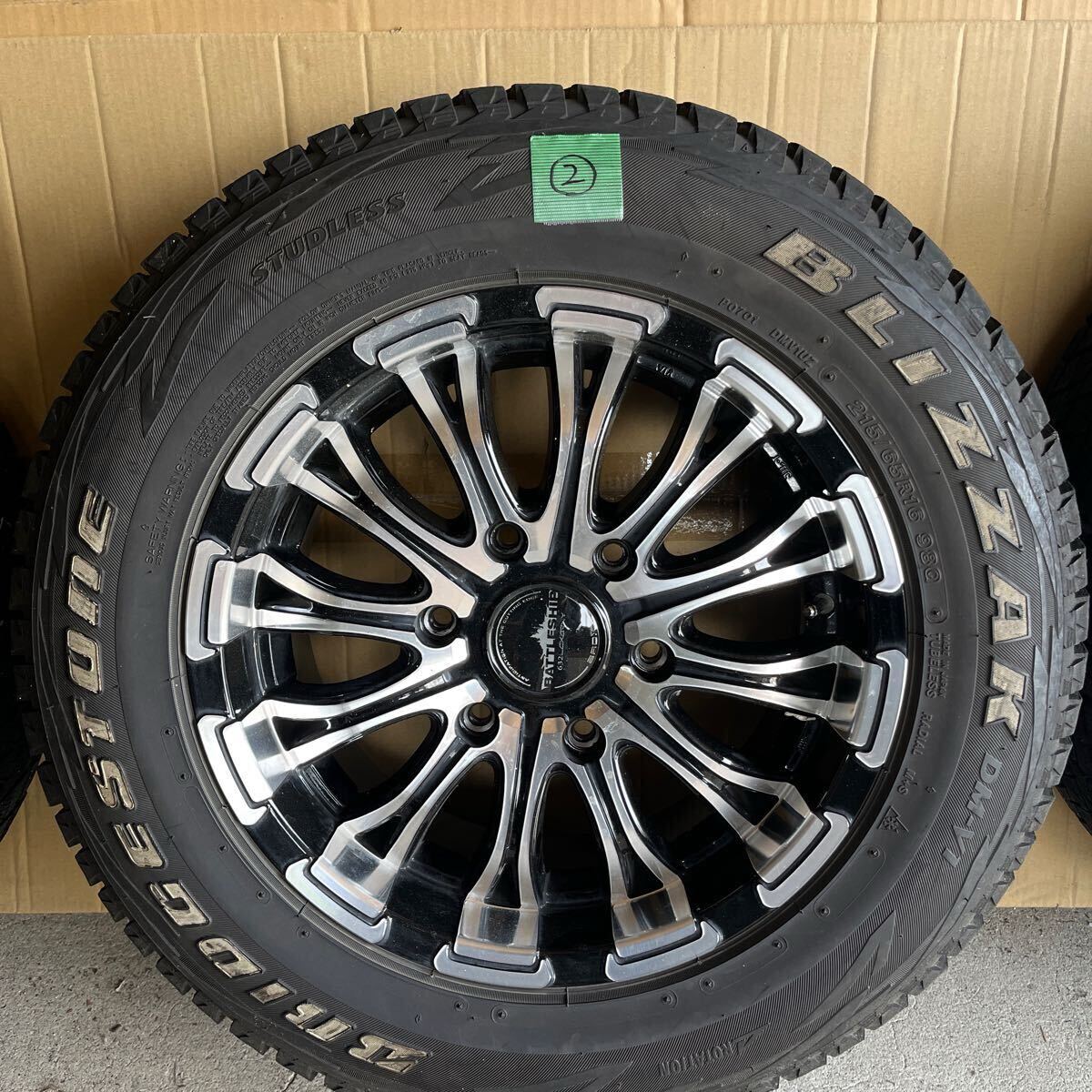 ロクサーニバトルシップ16×6.5J ブリザックDM-V1 215/65R16
