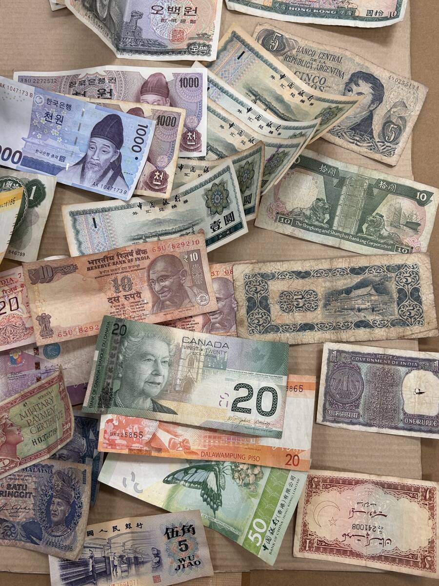 15262A 外国銭 外国紙幣(アメリカドル16ドル含む)おまとめ 約9.6kg 15262A 外国銭 外国紙幣(アメリカドル16ドル含む)おまとめ 約9.6kg