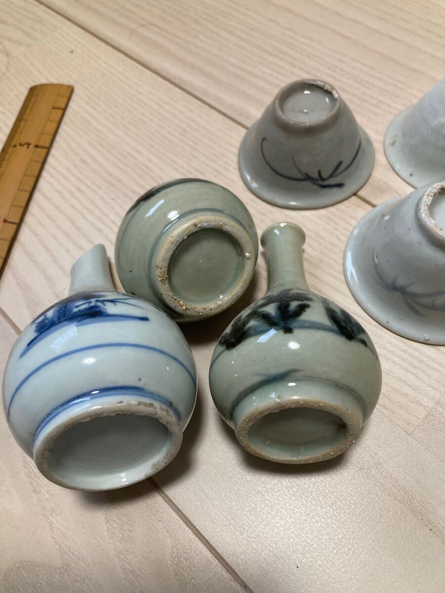 古伊万里」連子格子蝶文徳利 古伊万里」連子格子蝶文徳利 Japan