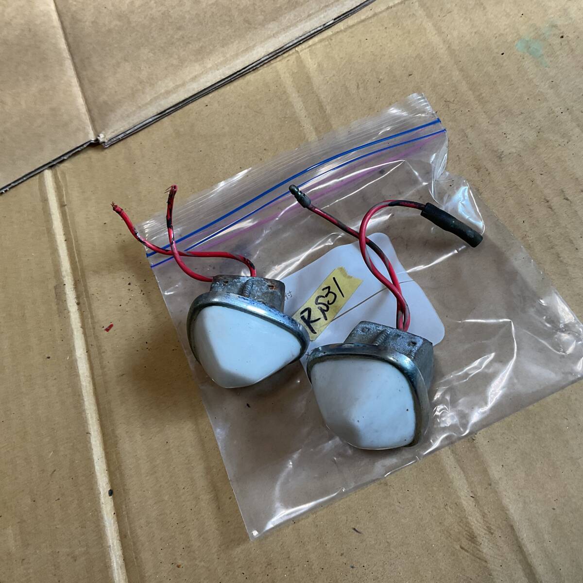 拡声器．、パトランプに付いてた物です トヨタトヨペットクラウン1900RS31のフロントドアー車内の室内灯中古