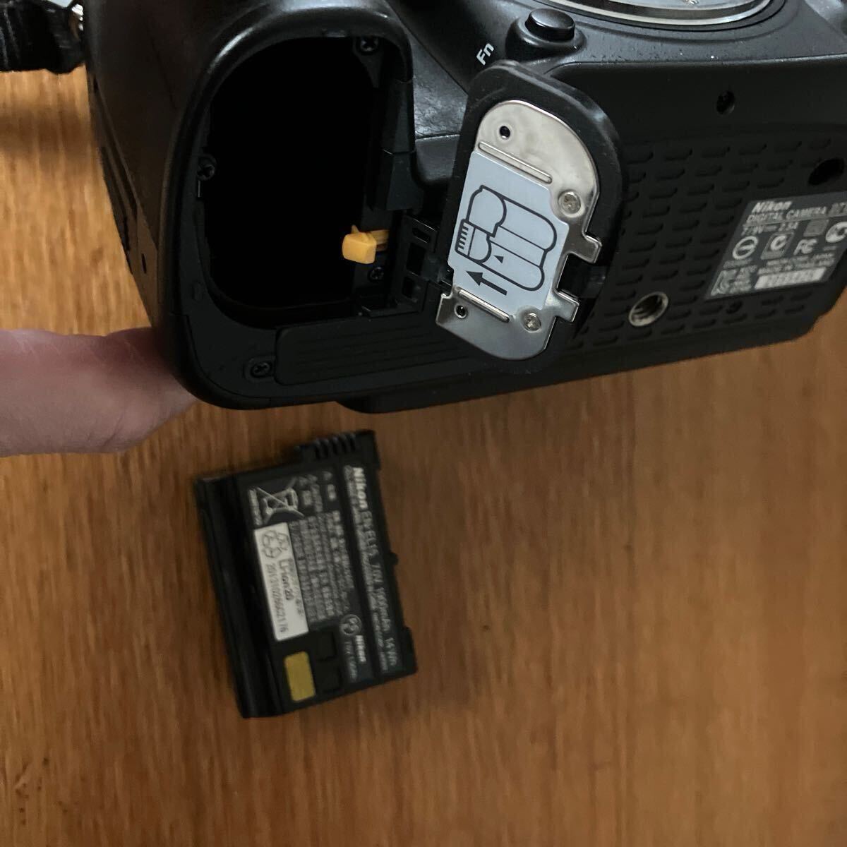 美品 Nikon ニコン D7100 デジタル一眼レフ AF-S NIKKOR 18-105mm 3.5-5.6G ED 本体＋レンズセット 他備品あり_6