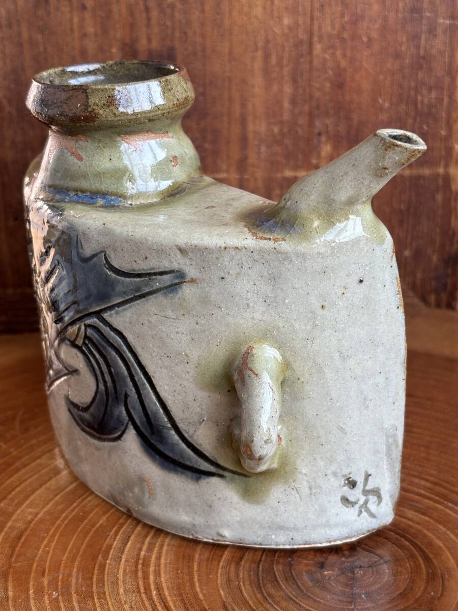 美品☆人間国宝【金城次郎】壺屋焼 ≪ 抱瓶 ≫ 魚紋 沖縄 琉球陶器