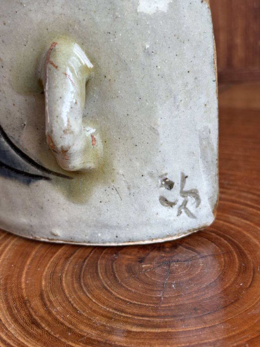 美品☆人間国宝【金城次郎】壺屋焼 ≪ 抱瓶 ≫ 魚紋 沖縄 琉球陶器