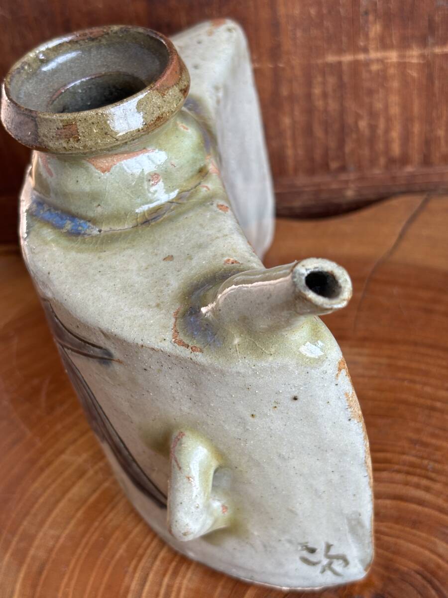 美品☆人間国宝【金城次郎】壺屋焼 ≪ 抱瓶 ≫ 魚紋 沖縄 琉球陶器