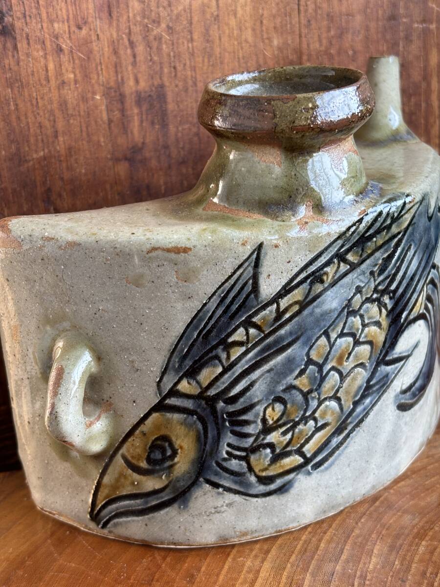美品☆人間国宝【金城次郎】壺屋焼 ≪ 抱瓶 ≫ 魚紋 沖縄 琉球陶器