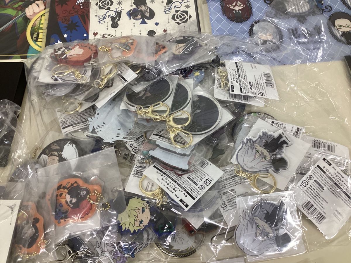 12 D【現状】黒執事 グッズ まとめ売り アクリルチャーム ラバスト ブランケット ハンドタオル 他_6