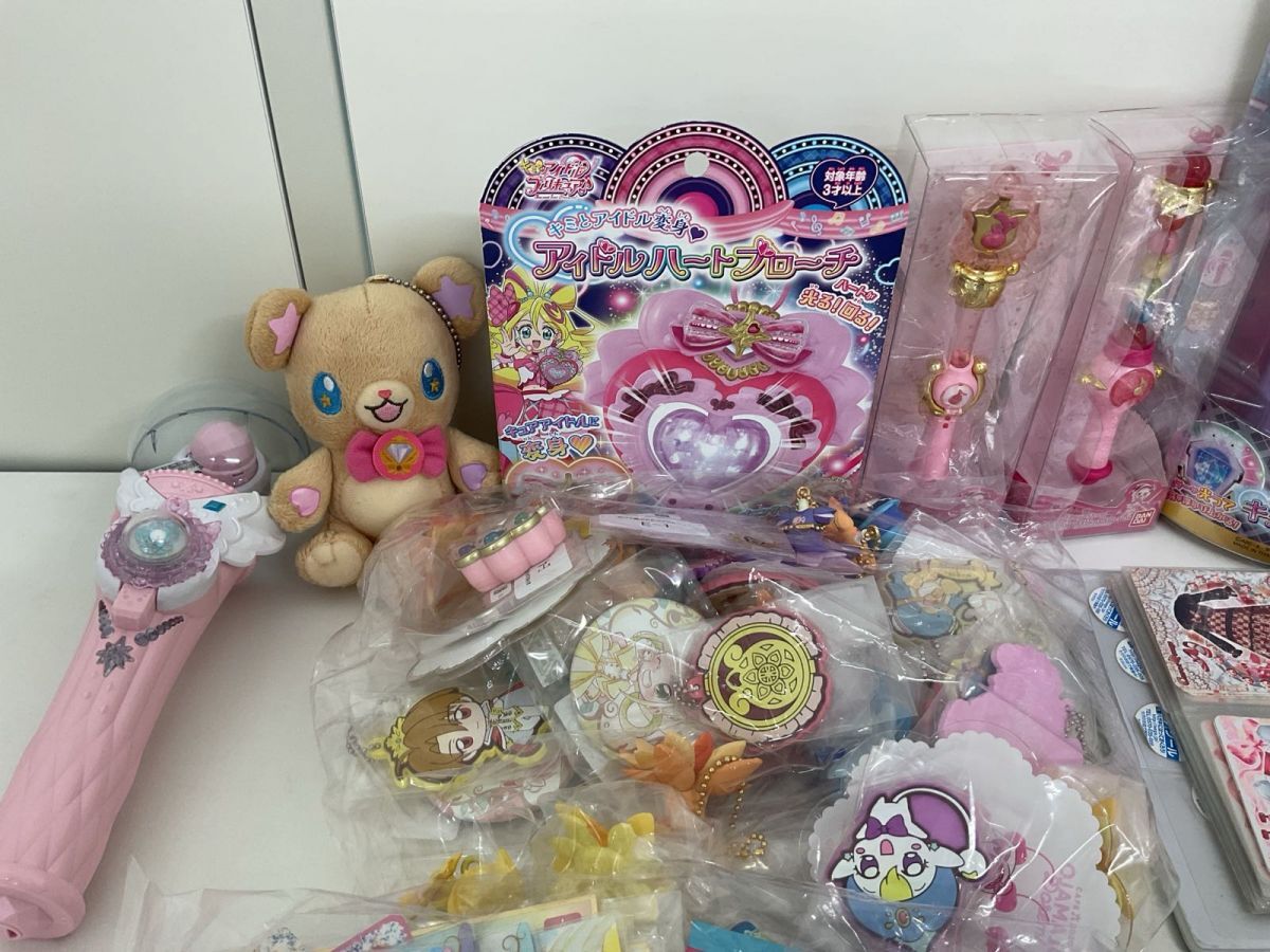 10 【現状】 女児向け グッズ まとめ売り プリキュア たまごっち 他 缶