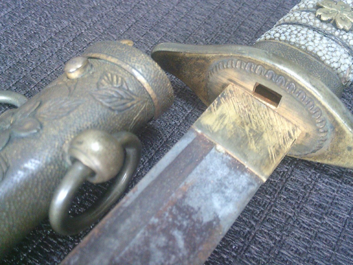 掘り出し！【海軍刀拵え 短刀　サメ革　鮫鞘柄　外装・Rｐ・ミリタリー】◆兜割　十手　縁頭目貫　刀装具　弓矢　笄　鐔　陣笠※円安　買得_1