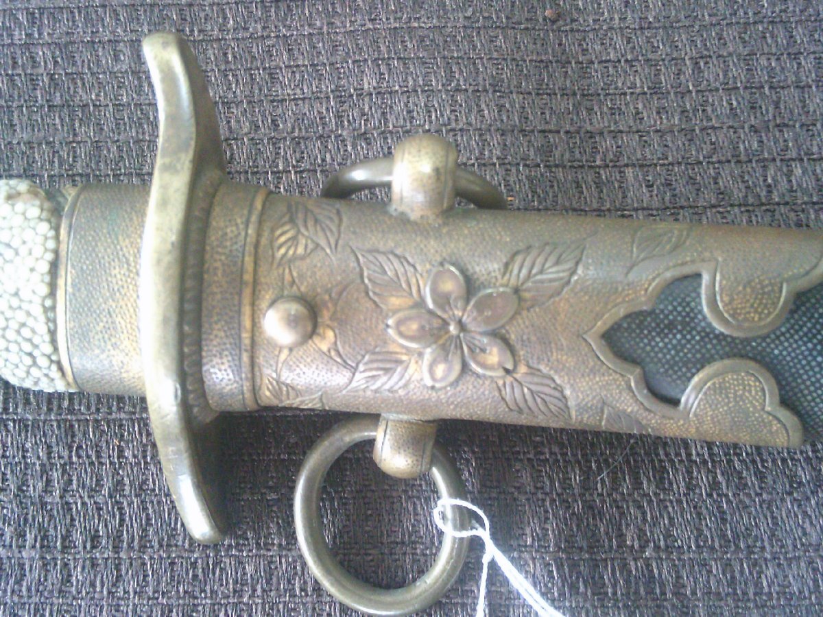 掘り出し！【海軍刀拵え 短刀　サメ革　鮫鞘柄　外装・Rｐ・ミリタリー】◆兜割　十手　縁頭目貫　刀装具　弓矢　笄　鐔　陣笠※円安　買得_6