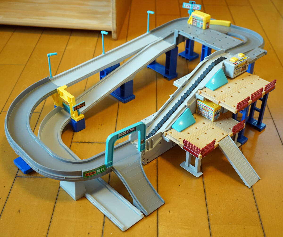 ★　送料無料　即決あり　早い者勝ち　トミカ（タカラトミー)　トミカアクション高速道路　セット　★_1