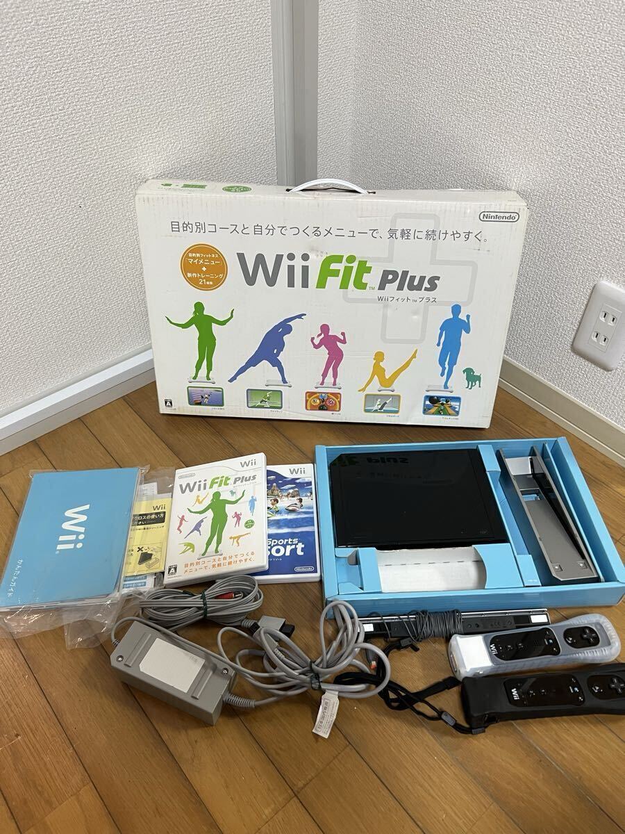 Wii Nintendo Wii クロ 本体 Wiiリモコン 2つセンサーバー 説明書 付属 wii fitボード付　wii sport resort_1