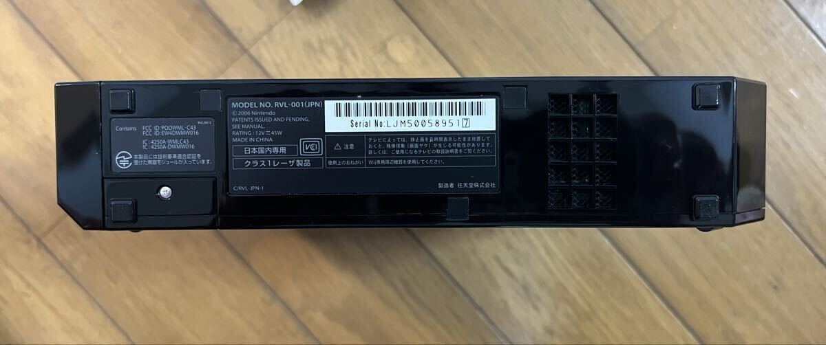 Wii Nintendo Wii クロ 本体 Wiiリモコン 2つセンサーバー 説明書 付属 wii fitボード付　wii sport resort_3