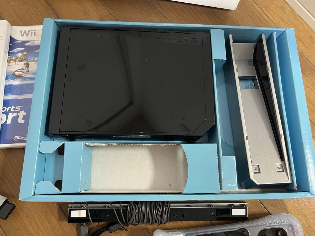 Wii Nintendo Wii クロ 本体 Wiiリモコン 2つセンサーバー 説明書 付属 wii fitボード付　wii sport resort_6