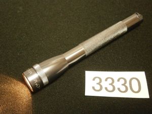 ☆3330 MINI MAGLITE AAA GY（グレー）単４　ミニマグライト 白熱球タイプ　LEDではあり