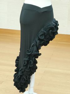 黒ラテンスカート