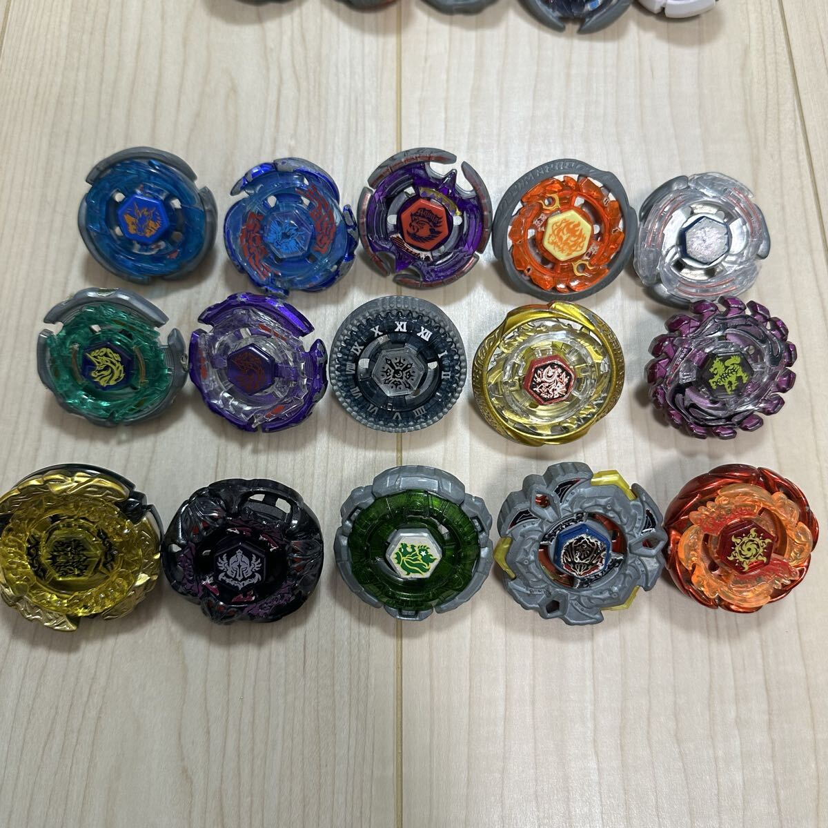 1円スタート メタルファイトベイブレード 30個セット ランチャーセット 1円スタート メタルファイトベイブレード 30個セット ランチャーセット