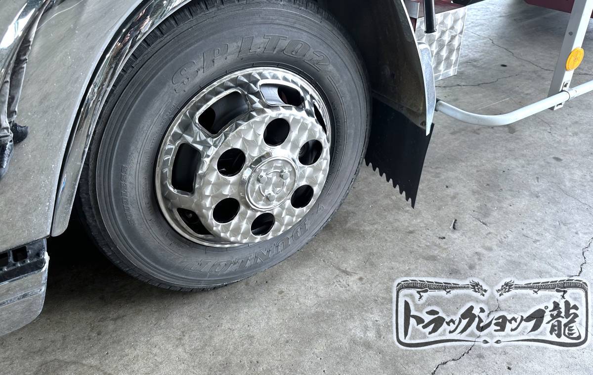 残り2セット限り！【マルイ製】鱗柄 ステンレス ホイールキャップ 1台