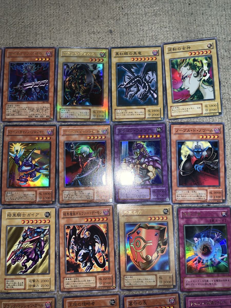 遊戯王】 初期、遊戯王カード35枚まとめ売り！ ブルーアイズ、ブラック