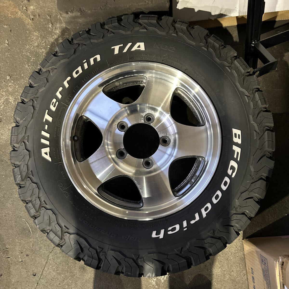 ジムニー 225/75R16 BFGoodrich All-Terrain T/A JA11純正アルミ ENKEI