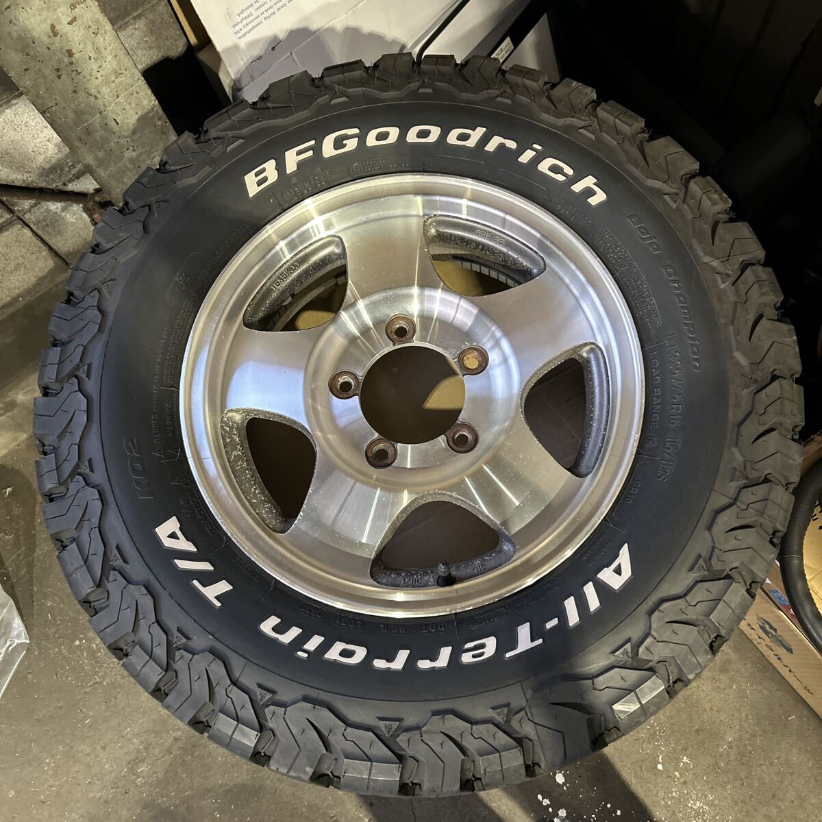 ジムニー 225/75R16 BFGoodrich All-Terrain T/A JA11純正アルミ ENKEI