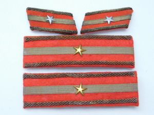 階級章 日本陸軍のYahoo!オークション(旧ヤフオク!)の相場・価格を見る