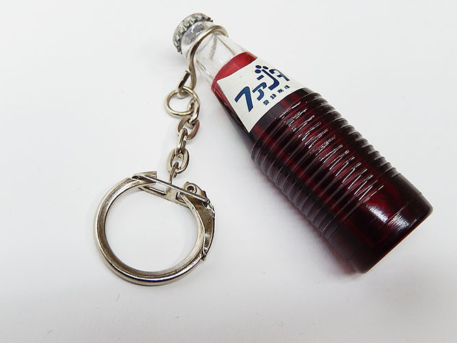 ファンタ グレープ 非売品 ノベルティ キーホルダー ミニボトル 瓶型