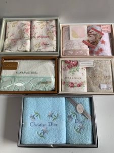 Laura Bの値段と価格推移は？｜126件の売買データからLaura Bの価値が
