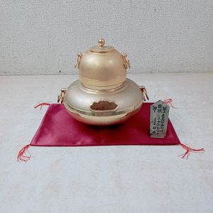 天皇陛下御即位 黄金茶釜の値段と価格推移は？｜2件の売買データから