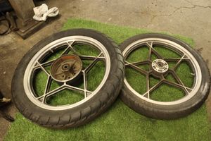 CBR400F ホイールの値段と価格推移は？｜25件の売買データからCBR400F
