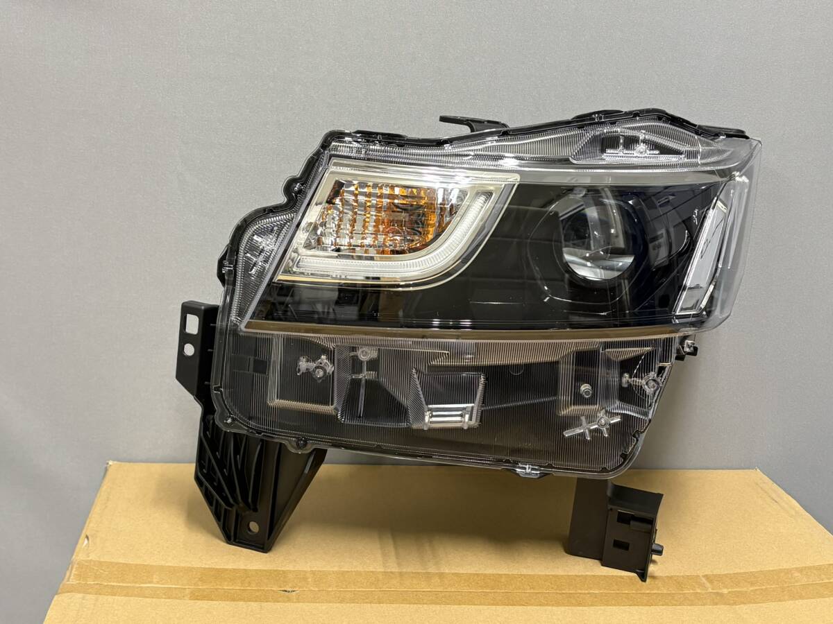 パーツ 8J5 【ジャンク】ワゴンR MH55S MH95S 純正 LED ヘッドライト