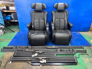 トヨタ純正 オットマンの値段と価格推移は？｜4件の売買データから
