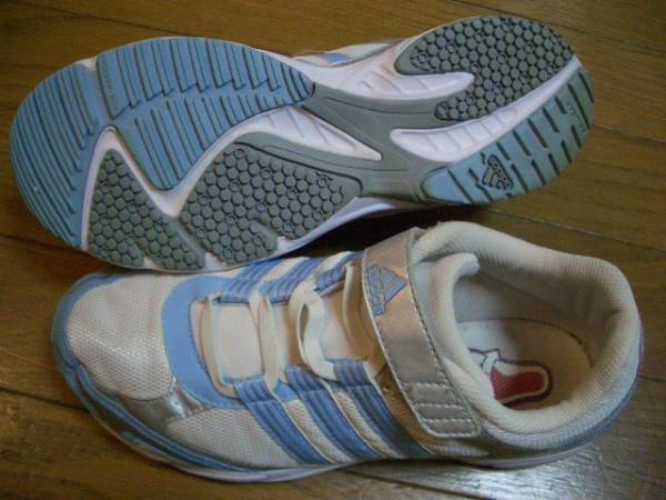 ａｄｉｄａｓ アディダス スニーカー 24 白 水色 24cm 売買されたオークション情報 Yahooの商品情報をアーカイブ公開 オークファン Aucfan Com