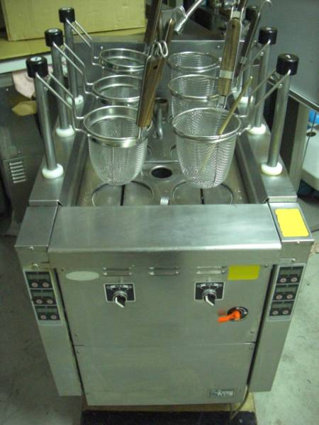 サニクック 日本洗浄機 自動ゆで麺 UM641E うどん そば パスタ(製麺 