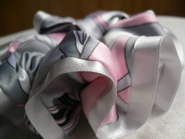 グレーピンクサテンプッチシュシュ■ハンドメイド送料80円_2