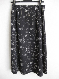 婦人服ブランド Exelancetti Cinq 花柄スカート Mサイズ 売買されたオークション情報 Yahooの商品情報をアーカイブ公開 オークファン Aucfan Com