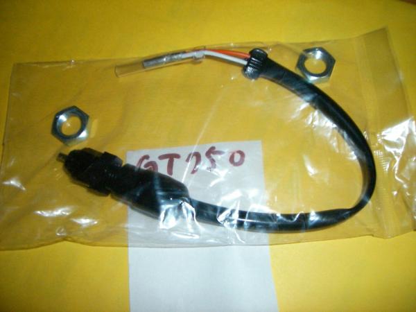 GT750 プラスチック リヤブレーキスイッチ 新品 貴重　車検に