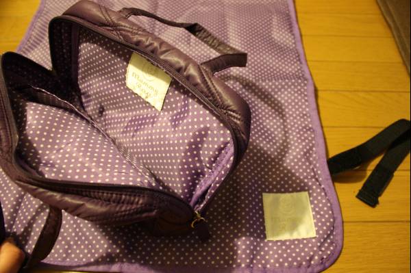美品！ルートート(ROOTOTE)　ポーチ入り　おむつ替えシート_2