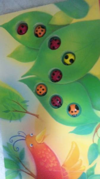 かわいい てんとうむし♪ あなあきしかけ絵本_3