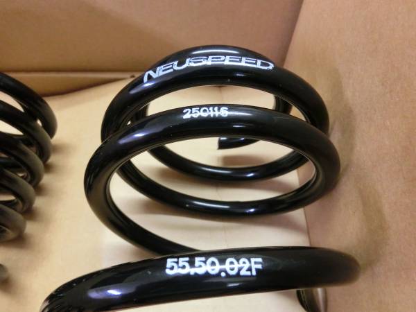 ★VWゴルフヴァリアント　NEUSPEED　スポーツスプリング　中古品_3