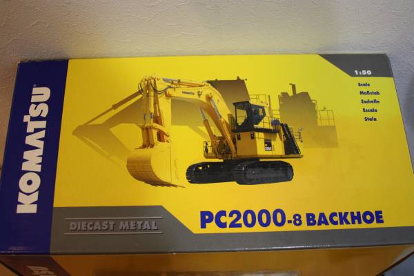 新品！コマツＰＣ２０００－８ミニチュアモデル１／５０_1